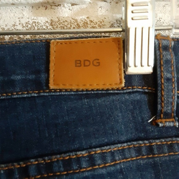 BDG- Urban Outfitters 26/30 High Rise Cigarette Ankle Jeans, Medium Wash - Picture 4 of 7